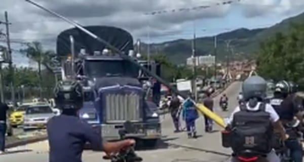 Conductora inexperta casi provoca una tragedia en la vía El Palenque - Bucaramanga