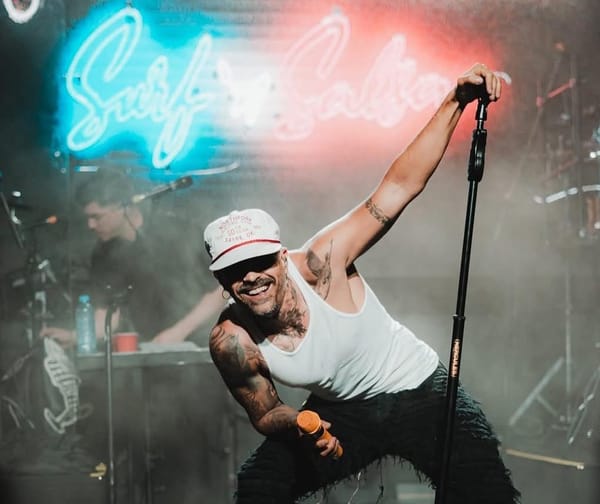 Mike Bahía con su tour “Surf n’ Salsa” con un Show inolvidable