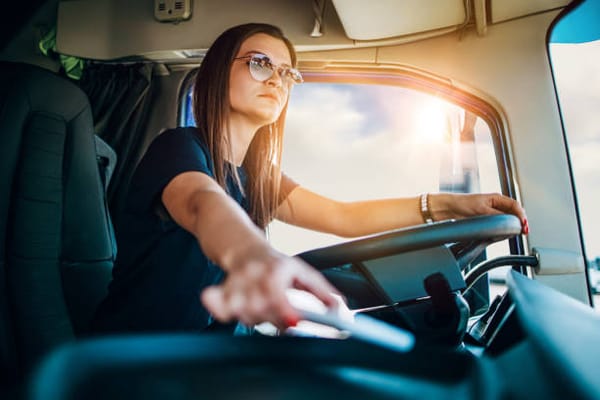 Las mujeres ganan terreno en Colombia en el gremio de los transportadores