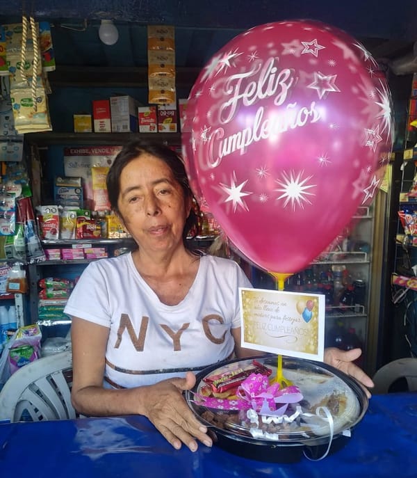 Gloria celebra su día de cumpleaños