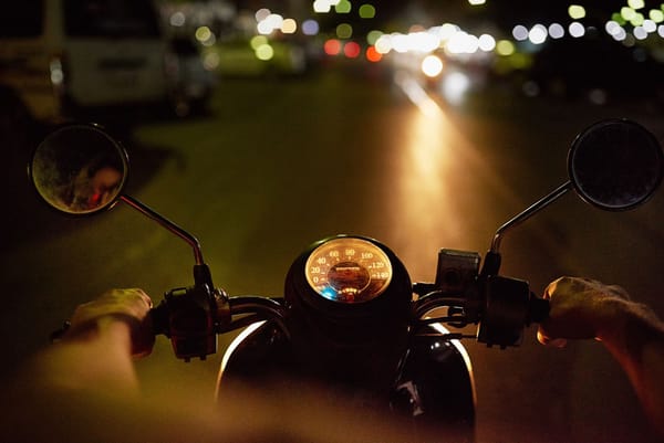Asesinan a motociclista durante robo