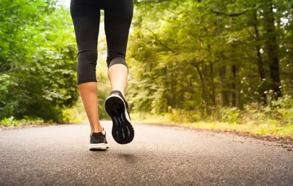 Caminar 7.000 pasos al día: la nueva clave para vivir más y mejor, según la ciencia