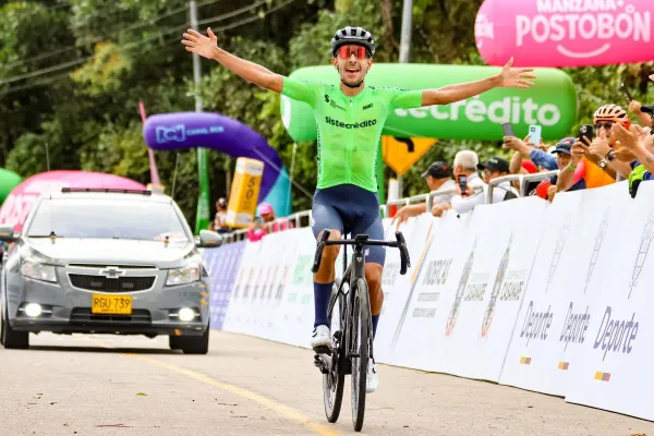 Sebastián Castaño triunfador en el Alto del Porvenir