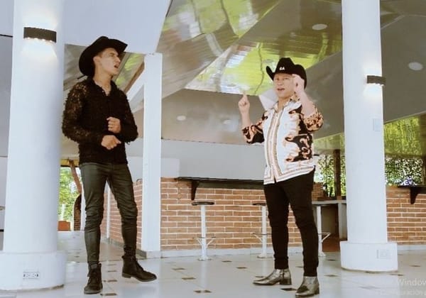 Eddy Pereira en un junte con Giovanny Ayala