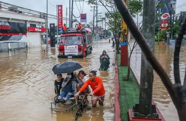 Tifón Kajiki inunda la isla de Hainan en China