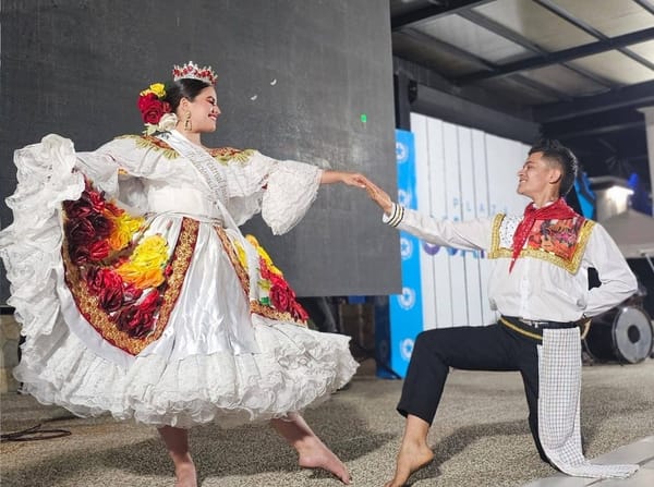 Orgullo y belleza onzagueña en el exterior
