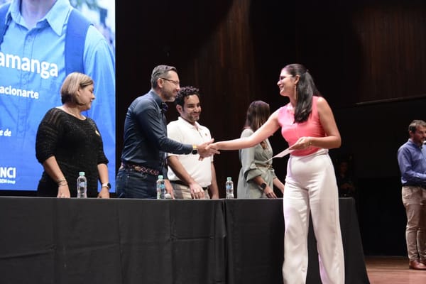 Impulso a la formación profesional con 300 becas en Bucaramanga