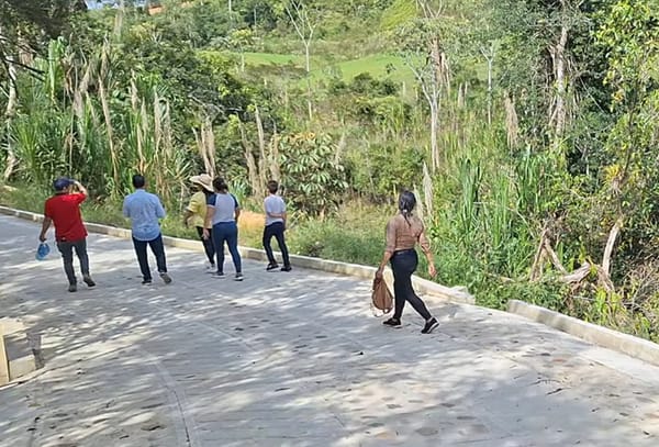 Entregada obra de placa huella en Guadalupe, Santander