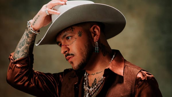 Nodal confesó que Colombia inspiró su música y quiere colaborar con Beéle