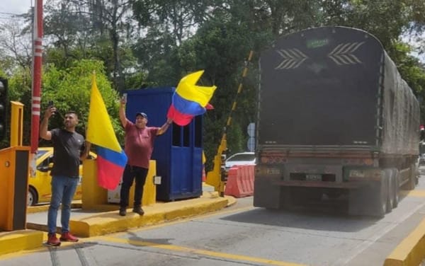 Mesa de diálogo para solucionar bloqueos en los peajes de Santander