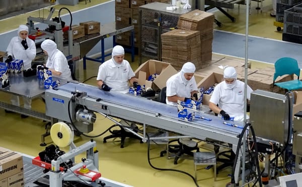 Santander cambia su perfil económico y ahora impuestos y el comercio pesan más en su producción