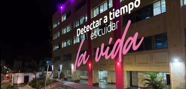 Bucaramanga se tiñe de rosa por la detección del cáncer de mama