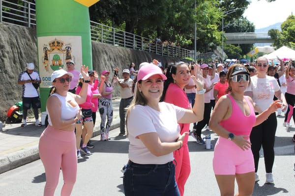 'Bailatón Rosa' motivación para la prevención en Floridablanca