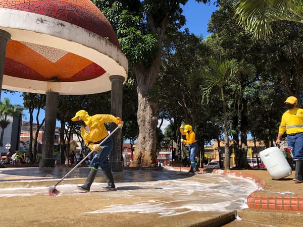Parque Centenario es una ‘letrina’ de nunca acabar