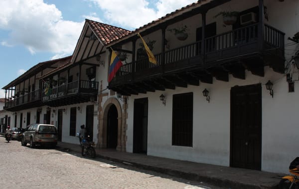 Palacio de la Alcaldía de Girón debe ser evacuado