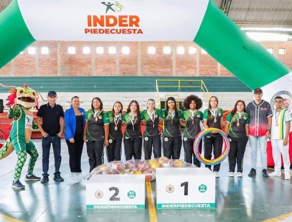 Las campeonas de Futsal premiadas en Piedecuesta