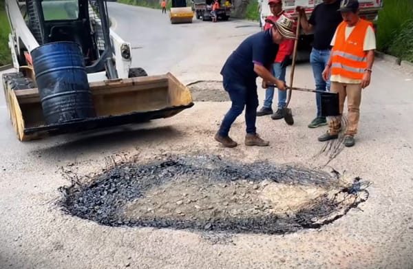 Transportadores y empresarios aportaron para tapar huecos  en la vía Oiba - San Gil