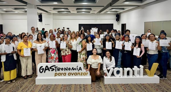 Mujeres reciben grado en cocina tradicional colombiana