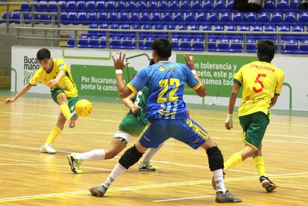 Santander se estrena con victoria 3-2 ante Tolima