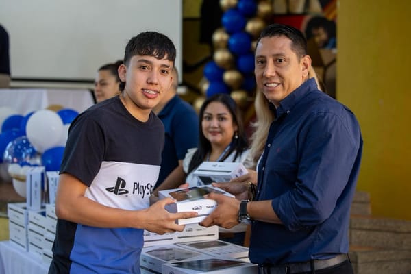 Apoyo tecnológico entregado para estudiantes pilos de Floridablanca