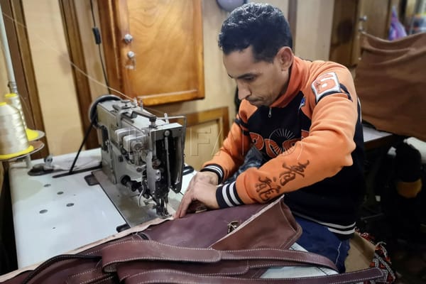 El oficio que se está quedando sin herederos: alerta en el sector del cuero, calzado y marroquinería en Colombia