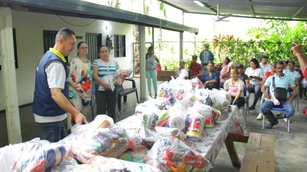 Familias del Bajo Rionegro recibieron ayudas humanitarias gestionadas por la Gobernación
