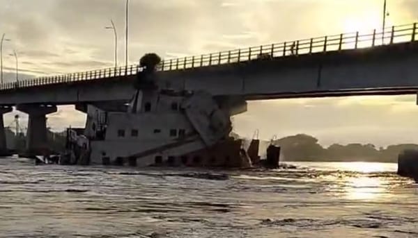 Remolcador chocó contra el puente entre Barranca y Yondó