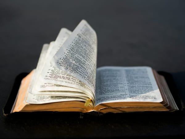 Docente de religión 'cascaba' a  sus alumnos con la Biblia