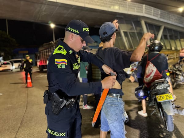 Redada contra caravanas de motociclistas deja detenidos e incautación de armas cortupunzantes y motocicletas