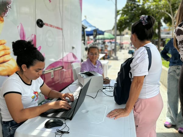 Salud de las mujeres florideñas se cuida en las calles con la unidad móvil