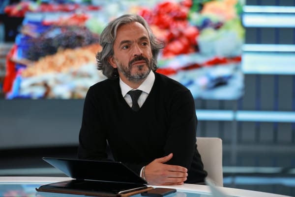 “Nanai cucas”, la respuesta de Juan Daniel Oviedo a la propuesta de apoyar a De La Espriella en segunda vuelta imagen de la publicación