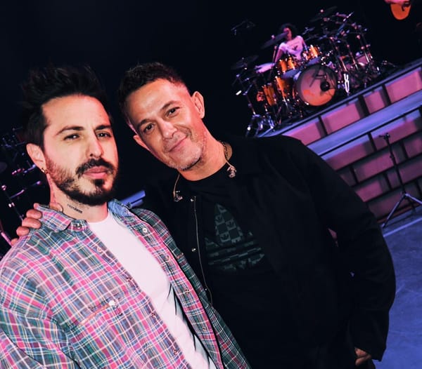 Llane sorprende como invitado especial de Alejandro Sanz
