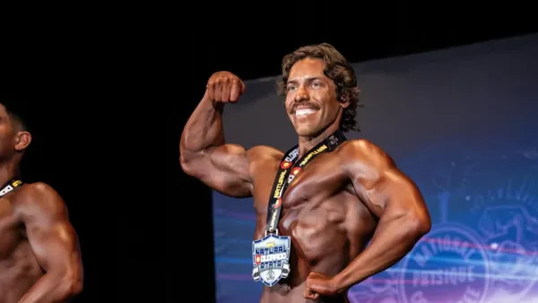 Hijo de  Schwarzenegger hizo su debut  en el culturismo