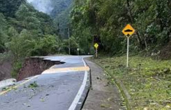 Derrumbes y bloqueos en el sur de Santander afectado por la fuerte temporada de lluvias imagen de la publicación