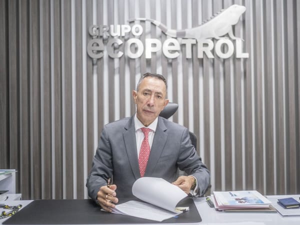 Merecidas’ vacaciones para  Ricardo Roa en Ecopetrol Extraño ‘maridaje’ del presidente  Gustavo Petro con el personaje imagen de la publicación