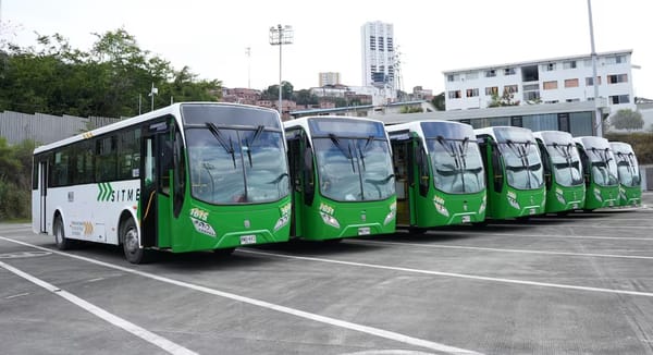 Buses contratados por Metrolínea no fueron solución para el transporte público