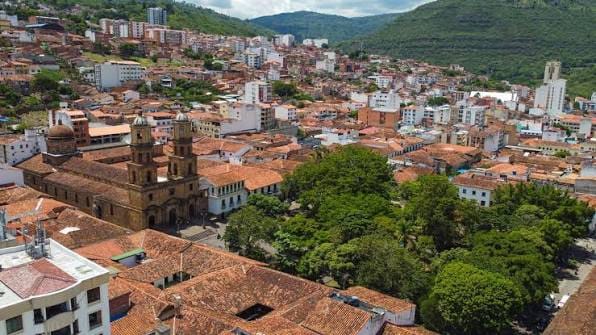 Con engaños, falsos funcionarios robaron $8 millones a dos adultas mayores en San Gil