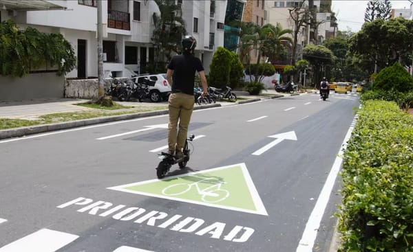 Trabajos para eliminar ciclorruta de la carrera 21 para nuevo carril vehicular