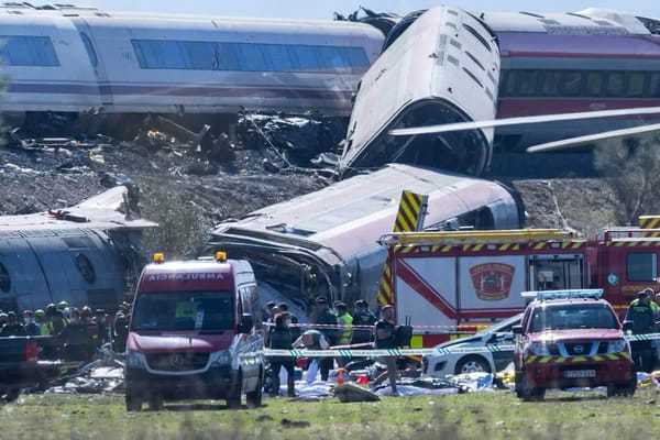 FOTOS: Choque de dos trenes de alta velocidad deja al menos 68 muertos. Le contamos dónde