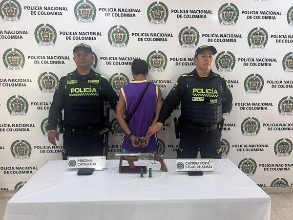 Llevaba una escopeta artesanal en un morral y huyó al ver a la Policía en Floridablanca