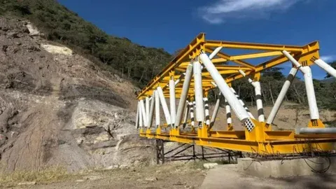 Filtraciones amenazan el puente El Congreso en Santander