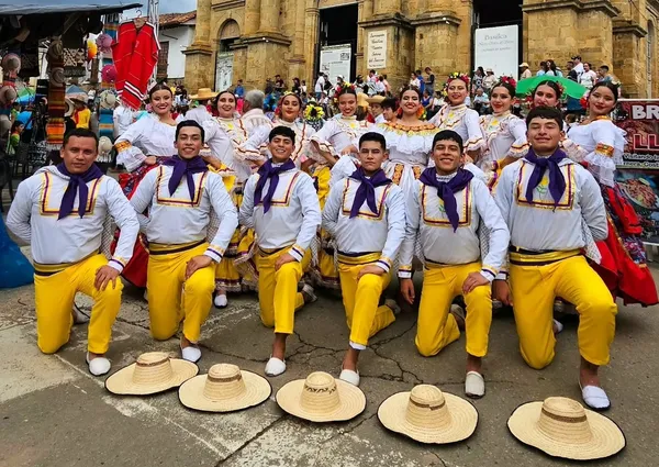 Cacique Hunzaá presente Festival de Danza Folclórica en Perú