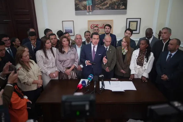 Abelardo radica proyecto para evitar que los congresistas vendan su conciencia al mejor postor. ¿Será que funciona la idea?