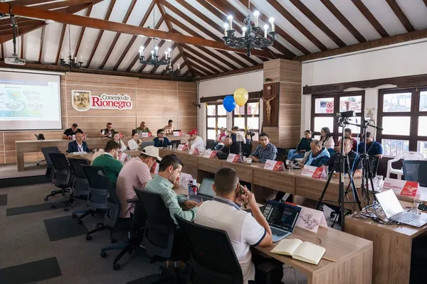 Viaje de 17 concejales de Rionegro a China desató polémica