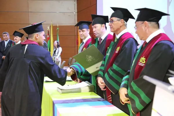 Exalumnos de las UTS volverán a graduarse para celebrar el cambio a Universidad