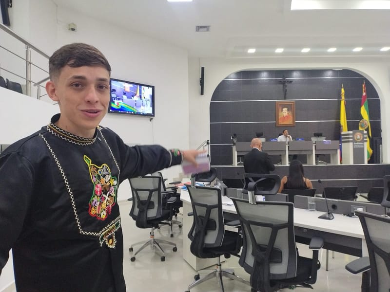 El diputado más joven de Colombia fue elegido en la Mesa Directiva tras 8 días de llegar a la Asamblea de Santander imagen de la publicación