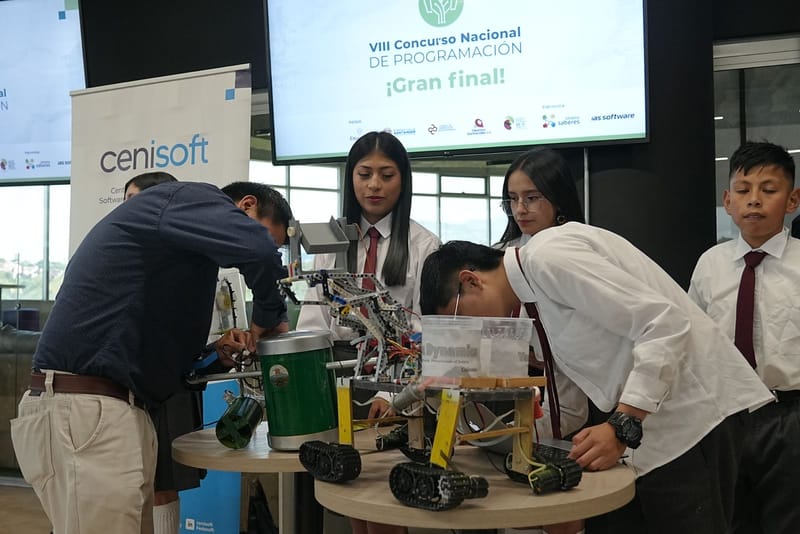 Jóvenes santandereanos en la final del Concurso Nacional de Programación imagen de la publicación