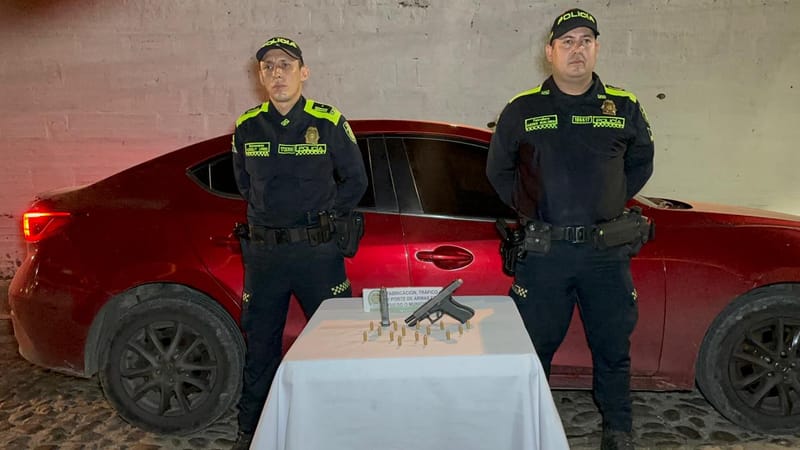 Menor de edad fue sorprendido con un carro hurtado y arma de fuego en Girón imagen de la publicación