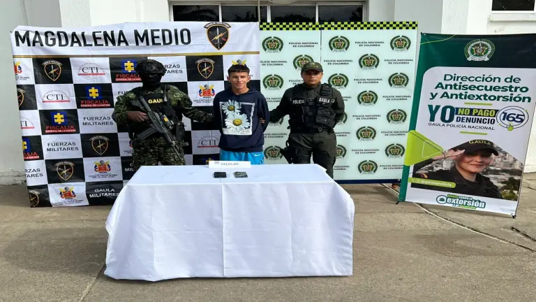 El Gaula captura a ‘El Flaco’ y ‘El Cabezón’, extorsionistas de comerciantes en Santander imagen de la publicación