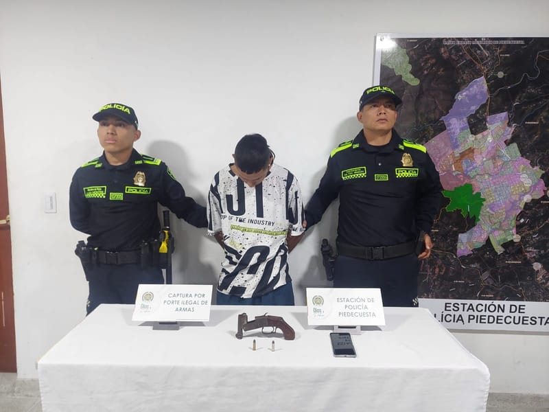‘Chino’ de 18 años encaletaba en su ropa un arma artesanal imagen de la publicación